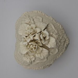 Elegant Cream Heart-Shaped Floral Sculpture